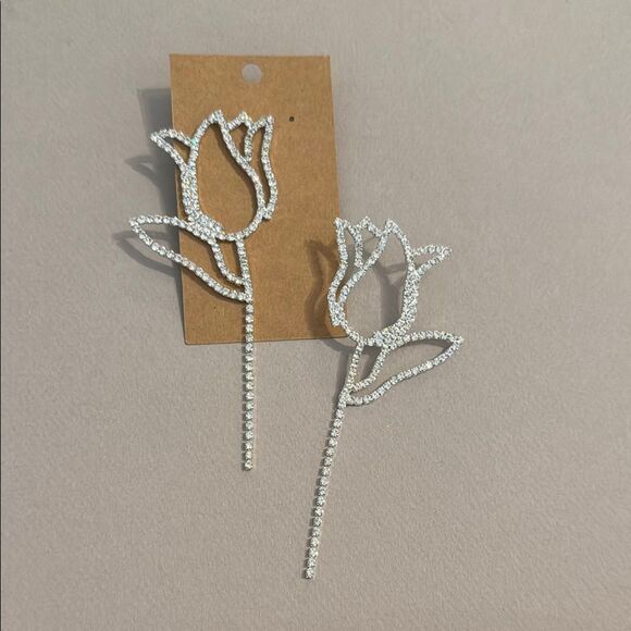 Elegant Silver Floral Earrings M448 - Picture 3 of 3